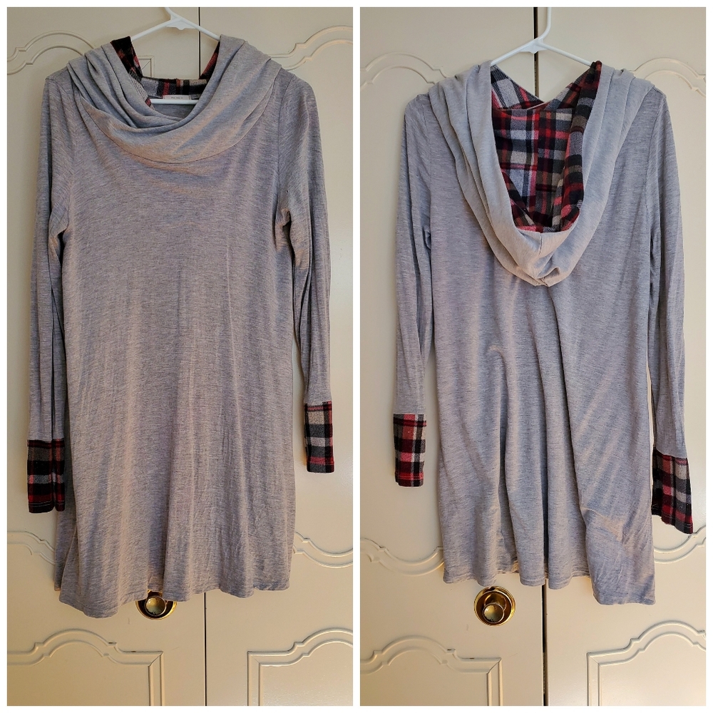 ✴ 2/$20 Oversized plaid hoodie dress